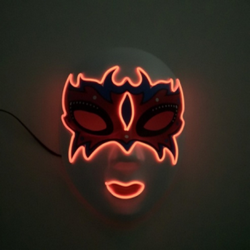 The dancer‘s luminous mask